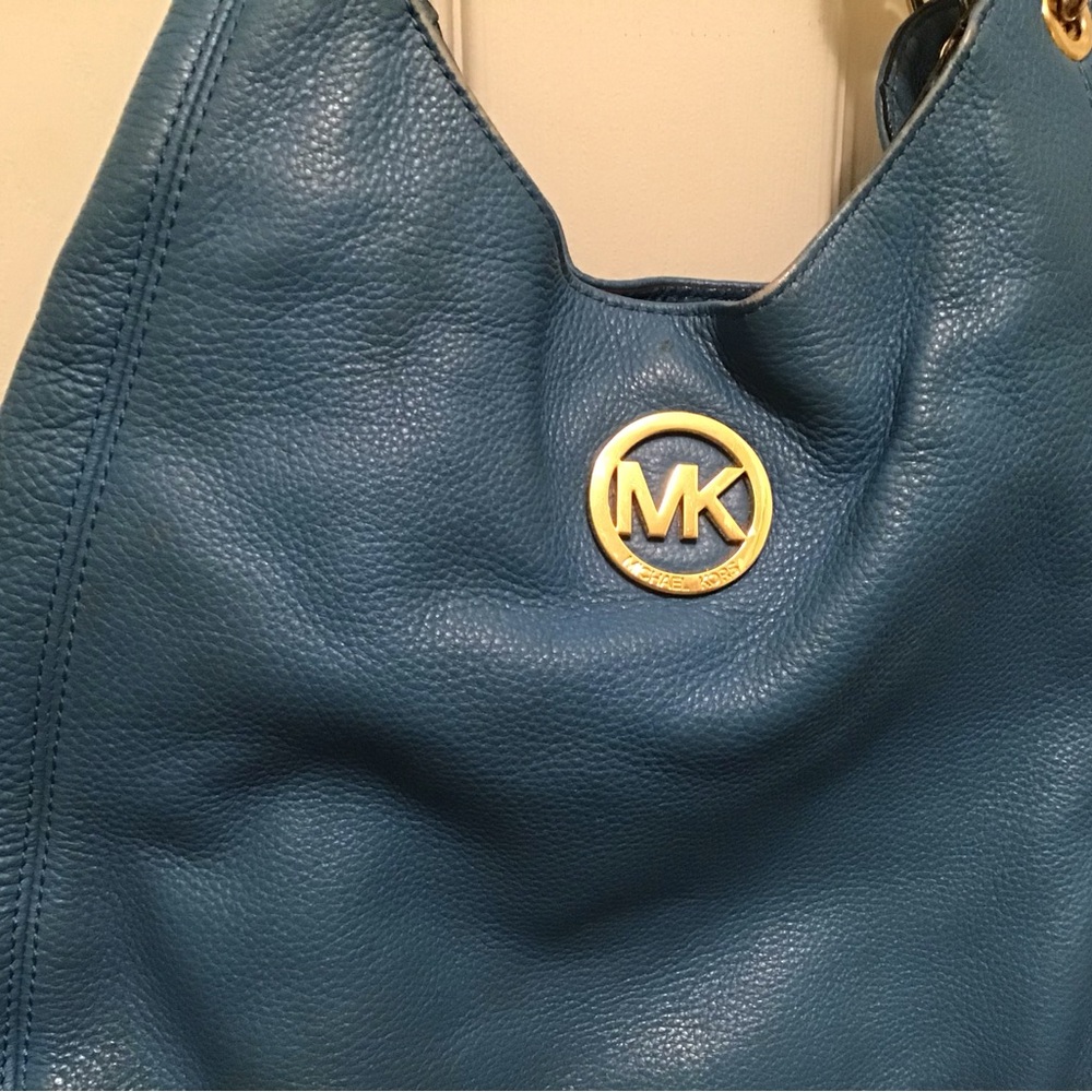 2 PCs Michael Kors Blue Leather Shoulder Bag/Matching Wallet - Picture 2 of 11